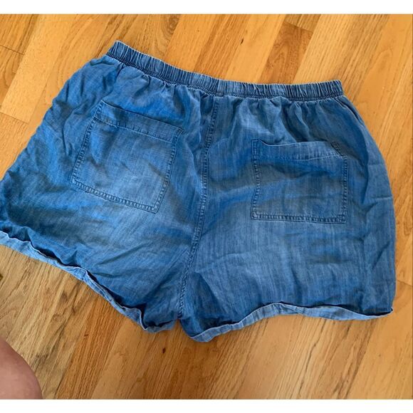 Caslon Denim Chambray Pull-on Shorts - Picture 7 of 8